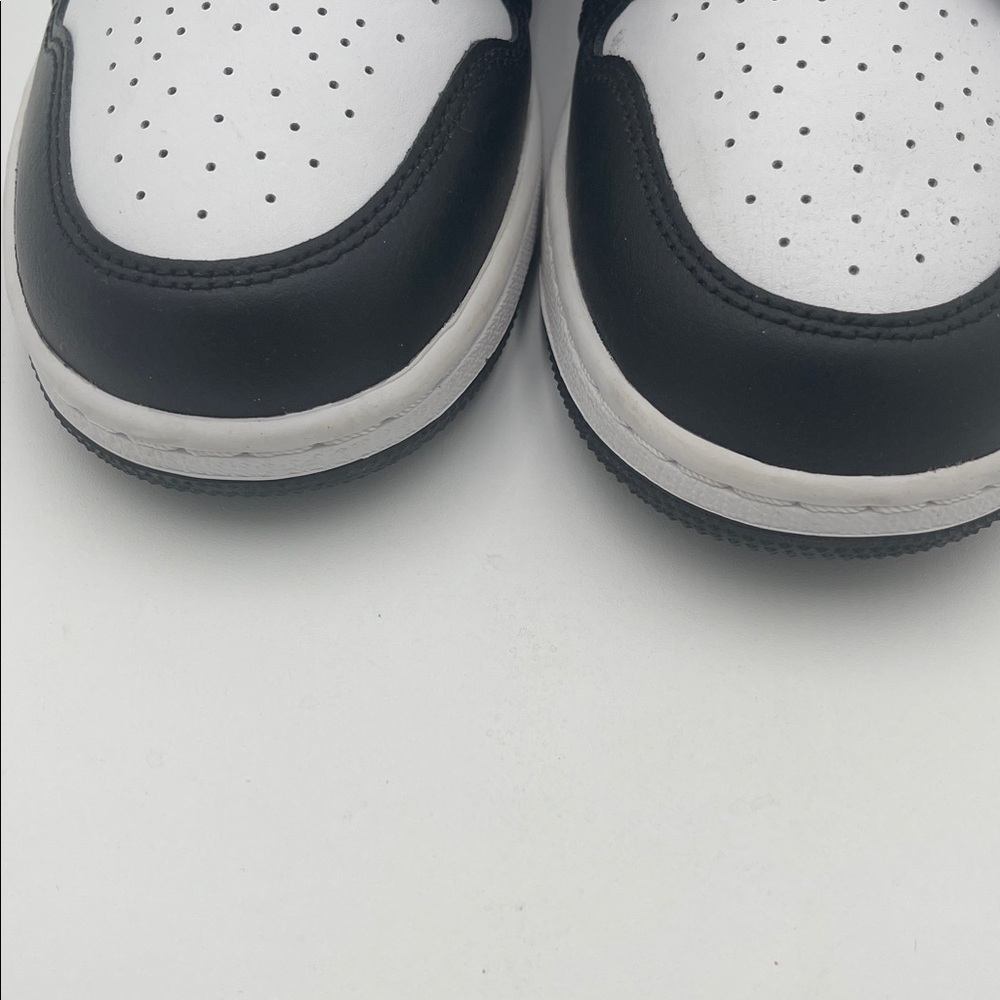 Nike Youth Black and White Sneakers with Blue Accents - Picture 4 of 5
